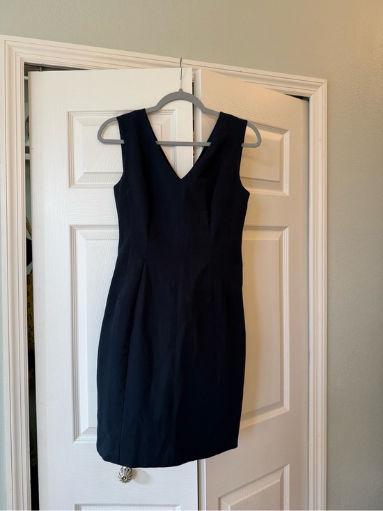 Theory Dresses & Skirts - Theory navy blue fitted v neck dress size 6